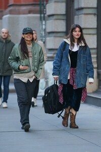 katie-holmes-and-suri-cruise-out-in-new-york-02-16-2024-5.jpg