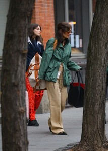 katie-holmes-and-suri-cruise-out-in-new-york-03-27-2024-5.jpg