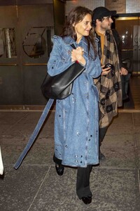 katie-holmes-goes-to-see-alan-cumming-on-his-broadway-play-in-studio-54-03-25-2024-0.jpg