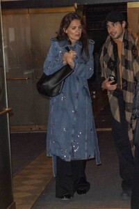 katie-holmes-goes-to-see-alan-cumming-on-his-broadway-play-in-studio-54-03-25-2024-1.jpg