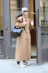 katie-holmes-in-a-camel-coat-a-grey-beanie-and-pony-brand-sneakers-in-soho-new-york-03-22-2024-0.thumb.jpg.eaa406779d23dc22579d41a7733b8881.jpg