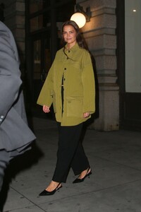 katie-holmes-in-a-long-olive-green-jacket-black-pants-and-black-heels-03-20-2024-4.jpg