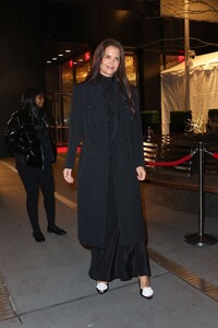 katie-holmes-in-black-attire-in-new-york-03-04-2024-5.jpg