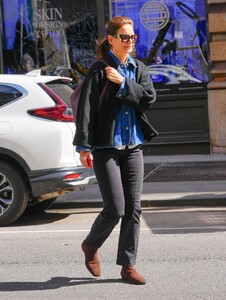 katie-holmes-out-for-a-stroll-in-new-york-03-16-2024-0.thumb.jpg.4c913fd45ea44df11f44c766cea29262.jpg