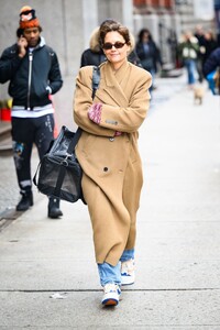 katie-holmes-out-in-new-york-03-07-2024-1.jpg