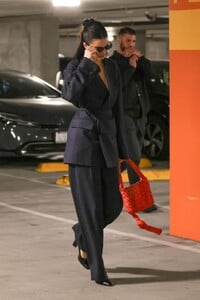 kendall-jenner-in-business-attire-in-beverly-hills-03-27-2024-1.jpg