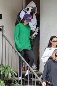kendall-jenner-leaving-a-sunday-morning-forma-pilates-class-in-los-angeles-03-03-2024-1.jpg