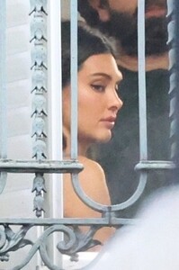 kendall-jenner-prepares-for-l-oreal-ad-shooting-in-paris-03-07-2024-3.jpg