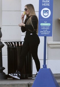 khloe-kardashian-out-in-calabasas-03-13-2024-1.jpg