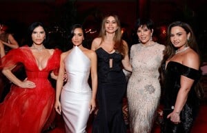 kim-kardashian-at-vanity-fair-oscar-party-in-beverly-hills-03-10-2024-more-photos-11.jpg