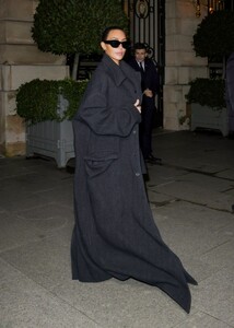kim-kardashian-exits-the-ritz-hotel-in-paris-03-04-2024-4.jpg