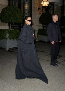 kim-kardashian-exits-the-ritz-hotel-in-paris-03-04-2024-5.jpg