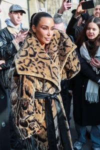 kim-kardashian-in-long-fur-jacket-at-costes-restaurant-in-paris-03-03-2024-10.jpg