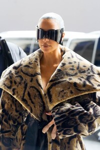 kim-kardashian-in-long-fur-jacket-at-costes-restaurant-in-paris-03-03-2024-2.jpg