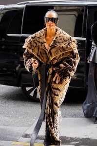 kim-kardashian-in-long-fur-jacket-at-costes-restaurant-in-paris-03-03-2024-3.jpg