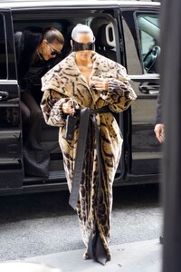 kim-kardashian-in-long-fur-jacket-at-costes-restaurant-in-paris-03-03-2024-4.jpg