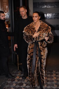kim-kardashian-in-long-fur-jacket-at-costes-restaurant-in-paris-03-03-2024-5.jpg