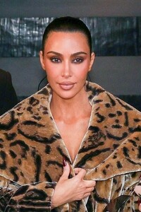 kim-kardashian-in-long-fur-jacket-at-costes-restaurant-in-paris-03-03-2024-7.jpg