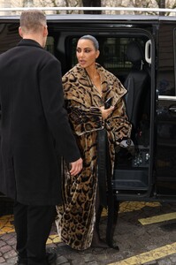 kim-kardashian-in-long-fur-jacket-at-costes-restaurant-in-paris-03-03-2024-8.jpg