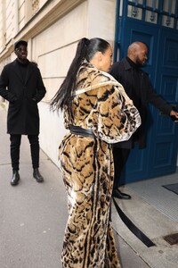 kim-kardashian-in-long-fur-jacket-at-costes-restaurant-in-paris-03-03-2024-9.jpg