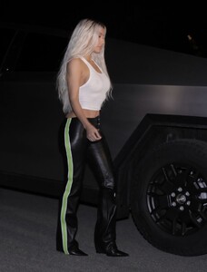 kim-kardashian-shows-off-new-hair-color-in-beverly-hills-02-23-2024-1.jpg