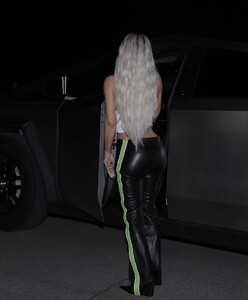 kim-kardashian-shows-off-new-hair-color-in-beverly-hills-02-23-2024-4.jpg