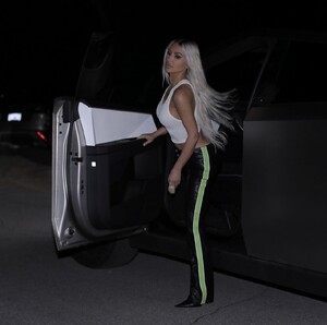 kim-kardashian-shows-off-new-hair-color-in-beverly-hills-02-23-2024-8.jpg