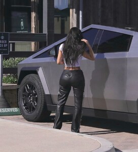 kim-kardashian-with-a-new-tesla-truck-in-malibu-02-22-2024-4.jpg