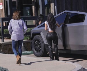 kim-kardashian-with-a-new-tesla-truck-in-malibu-02-22-2024-6.jpg