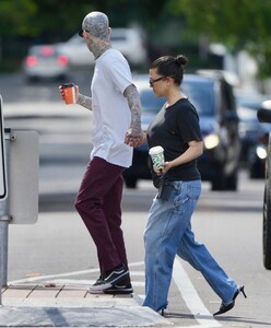 kourtney-kardashian-and-travis-barker-exploring-brisbane-02-20-2024-1.jpg