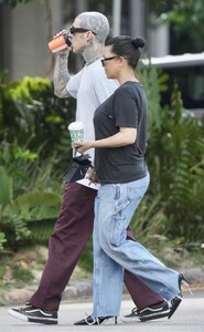 kourtney-kardashian-and-travis-barker-exploring-brisbane-02-20-2024-3.jpg