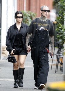 kourtney-kardashian-and-travis-barker-go-to-vegan-cafe-smith-and-deli-in-melbourne-02-28-2024-2.jpg