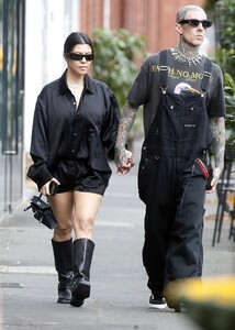 kourtney-kardashian-and-travis-barker-go-to-vegan-cafe-smith-and-deli-in-melbourne-02-28-2024-6.jpg