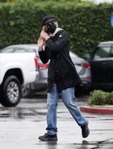 meg-ryan-at-trader-joe-s-in-santa-barbara-01-08-2023-0.jpg