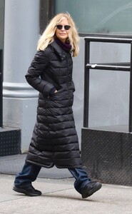 meg-ryan-in-a-long-puffer-jacket-manhattan-03-17-2023-3.thumb.jpg.ea673459b4fc4b5fe0a7b55872b88695.jpg