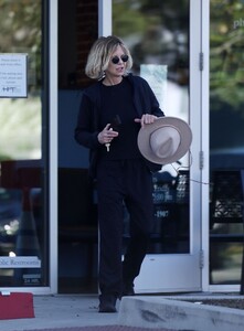 meg-ryan-out-in-santa-barbara-01-10-2024-3.jpg