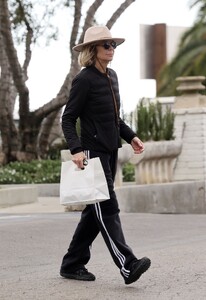 meg-ryan-out-in-santa-barbara-02-14-2024-0.jpg