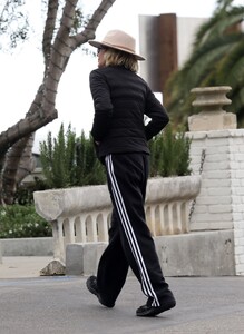 meg-ryan-out-in-santa-barbara-02-14-2024-2.jpg