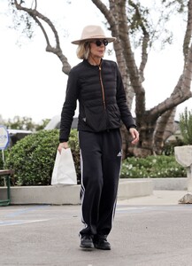 meg-ryan-out-in-santa-barbara-02-14-2024-5.jpg