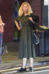 meg-ryan-out-in-soho-09-20-2023-6.thumb.jpg.2d9b61c3f2c7befc0bda6e3b014af860.jpg