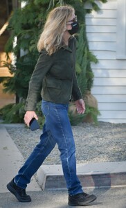 meg-ryan-shopping-in-los-angeles-11-29-2022-2.thumb.jpg.e89d9523e546996c23c93573822b23b3.jpg