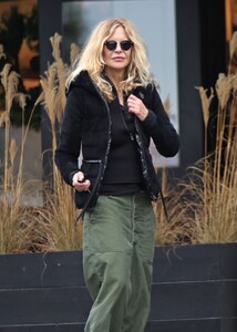 meg-ryan-street-style-santa-barbara-12-15-2022-1.thumb.jpg.d9c7cb8deed921baefd80871c017f370.jpg