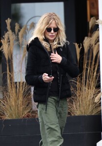 meg-ryan-street-style-santa-barbara-12-15-2022-2.thumb.jpg.01390ff098ea921046bbad59f3f14a8d.jpg