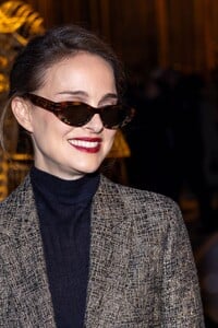 natalie-portman-at-christian-dior-fashion-show-in-paris-02-27-2024-12.jpg