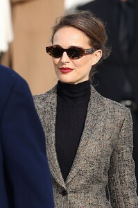 natalie-portman-at-christian-dior-fashion-show-in-paris-02-27-2024-4.jpg