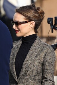 natalie-portman-at-christian-dior-fashion-show-in-paris-02-27-2024-5.jpg