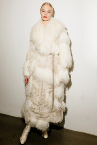 nyfw_f23_backstage_michael_kors_hunter_abrams_001.thumb.jpg.1c56fcae1fc268c365343085978d9ae2.jpg