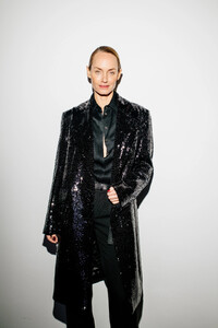 nyfw_f23_backstage_michael_kors_hunter_abrams_011.thumb.jpg.91f7f7b5c5a3cdbfcb04aea0e4710b54.jpg