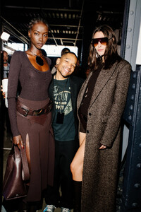 nyfw_f23_backstage_michael_kors_hunter_abrams_022.thumb.jpg.17593c51d32a7595bf049cb593c7f028.jpg