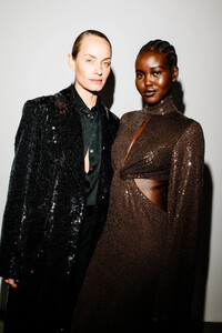 nyfw_f23_backstage_michael_kors_hunter_abrams_027.thumb.jpg.31b45126ef19b2bdb8fa3851dbebf04c.jpg